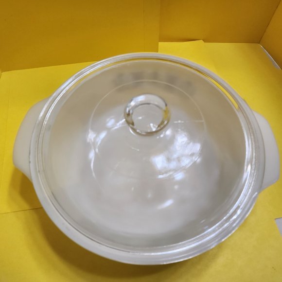 Fire King "Meadow Green" 1- 1/2qt. Round Casserole with Glass Lid Anchor Hocking - Picture 3 of 16